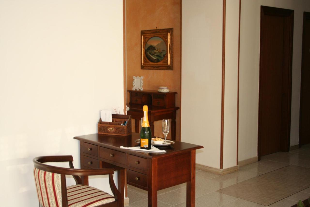 Costa D'Amalfi E Cilento Bed & Breakfast Pontecagnano Eksteriør bilde